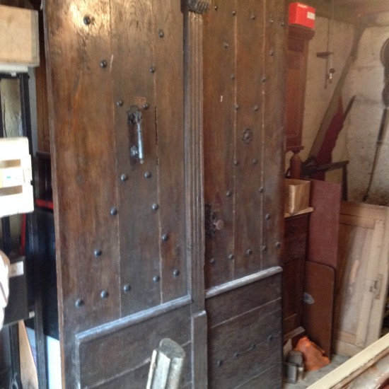 porte double louis XIV en chêne avec imposte heurtoir gond targette